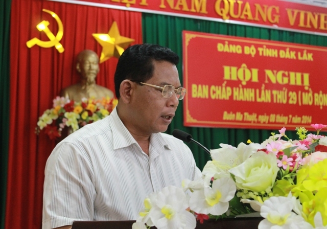 Ủy viên Trung ương Đảng, Bí thư Tỉnh ủy, Chủ tịch HĐND tỉnh Niê Thuật phát biểu tại hội nghị.