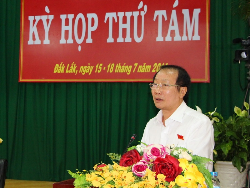 Phó Chủ tịch UBND tỉnh Trần Hiếu trả lời