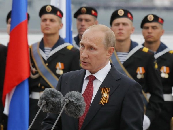 Ông Putin phát biểu nhân lễ kỷ niệm Ngày Chiến thắng ở Sevastopol hôm 9-5. (Nguồn: Reuters)