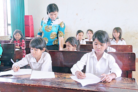 Học sinh lớp linh hoạt trong giờ làm bài kiểm tra