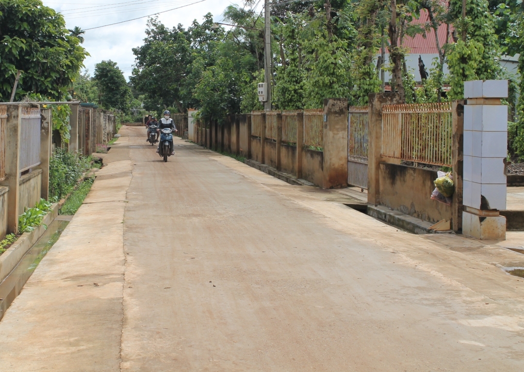 Nhiều con đường ở Ea Tiêu được bê tông hóa