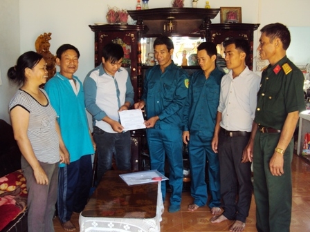 Hội đồng nghĩa vụ quân sự thị trấn Krông Năng trao lệnh gọi nhập ngũ cho công dân Ksơr  Đạt
