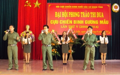 Văn nghệ chào mừng Đại hội.