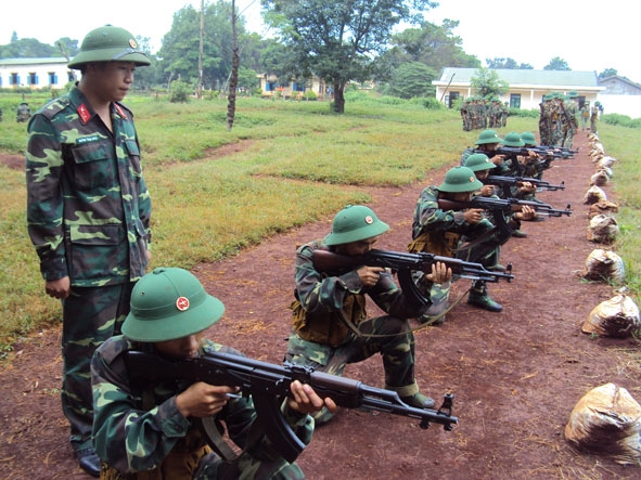 Huấn luyện kỹ thuật bắn súng bộ binh.