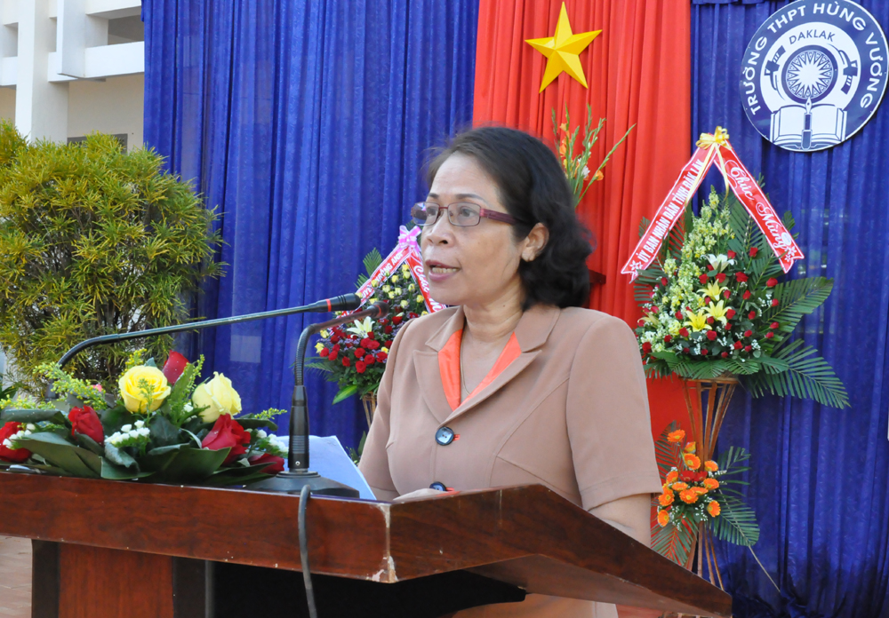 Phó Chủ tịch UBND tỉnh Mai Hoan Niê Kdăm đọc thư của Chủ tịch nước chào mừng ngày khai giảng
