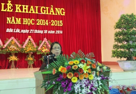 Phó Chủ tịch UBND tỉnh Mai Hoan Niê K'dăm phát biểu khai giảng năm học 2014-2015