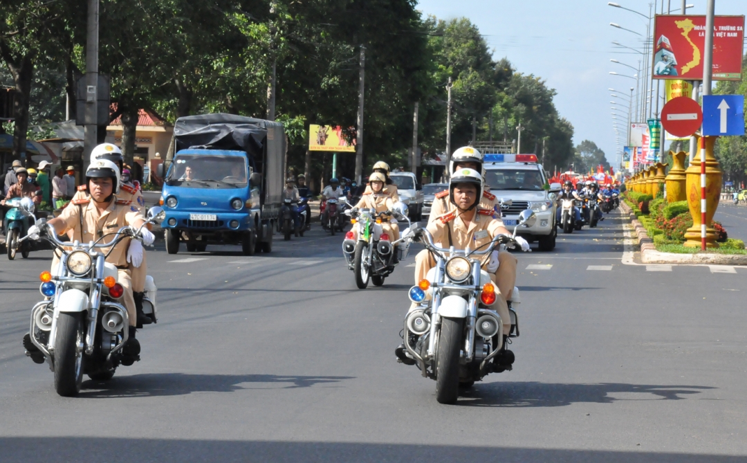 Qua giao lộ Nguyễn Tất Thành - Ama Khê