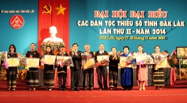 Các tập thể và cá nhân có thành tích xuất sắc
