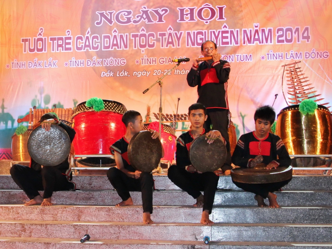 Nghệ sĩ Ưu tú Vũ Lân