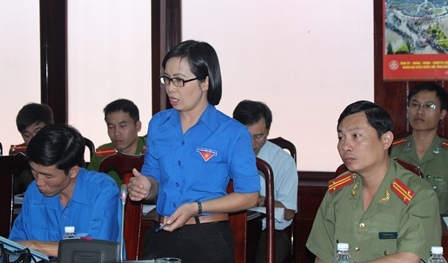 Đại diện Tỉnh Đoàn Kon Tum báo cáo tại Hội nghị