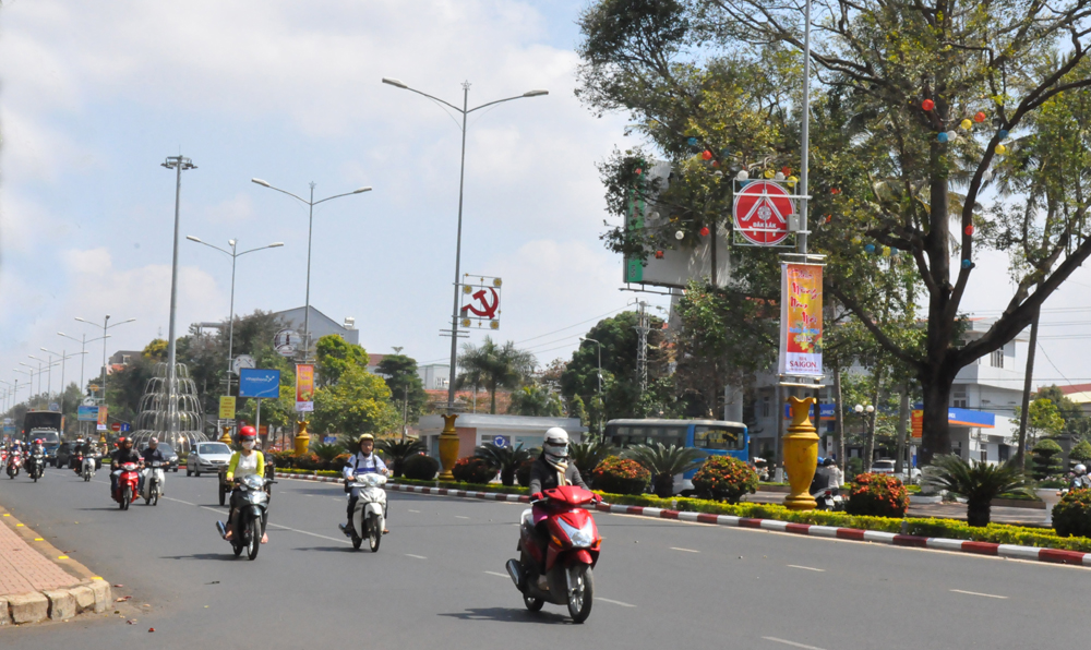 Đường phố Buôn Ma Thuột được trang hoàng lộng lẫy