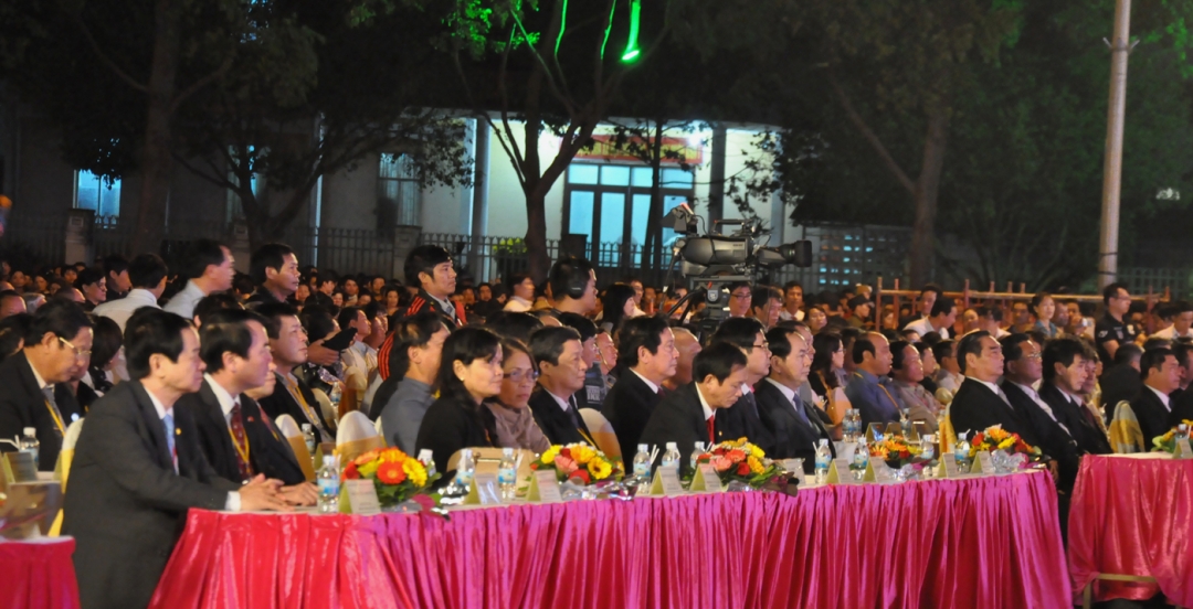 Các đại biểu tham dự đêm khai mạc