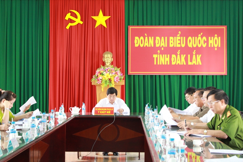 Các đại biểu tham dự phiên chất vấn tại điểm cầu Dak Lak 