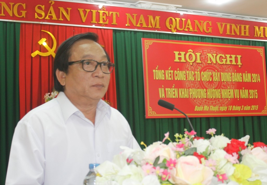 Đồng chí Trần Phú, Thường vụ Tỉnh ủy, Trưởng Ban Tổ chức Tỉnh ủy phát biểu tại hội nghị