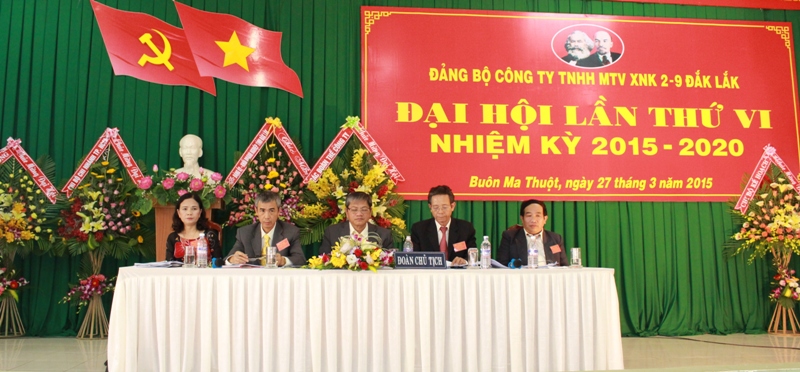 Đoàn chủ tịch Đại hội.