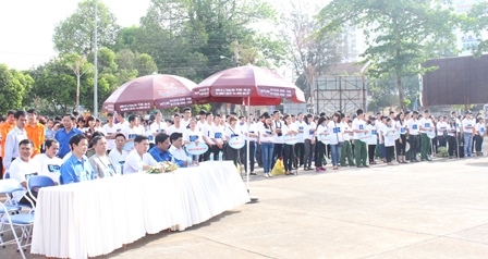 Các đại biểu và ĐVTN tham dự Lễ phát động