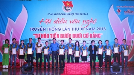 tuyên dương Đảng viên trẻ tiêu biểu năm 2014-2015