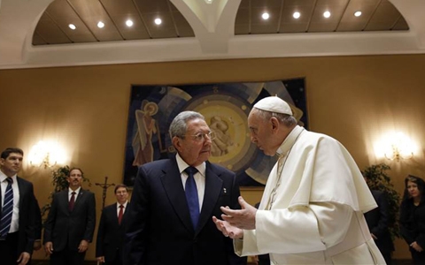 Chủ tịch Cuba gặp Giáo hoàng tại Vatican (ảnh: AP)