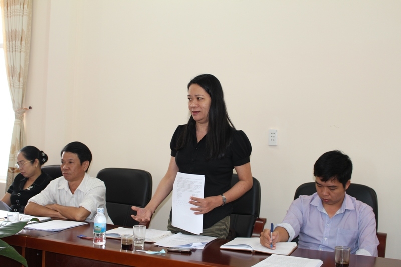 Thành viên trong Đoàn giám sát nêu những vấn đề còn hạn chế, cần được giải đáp.