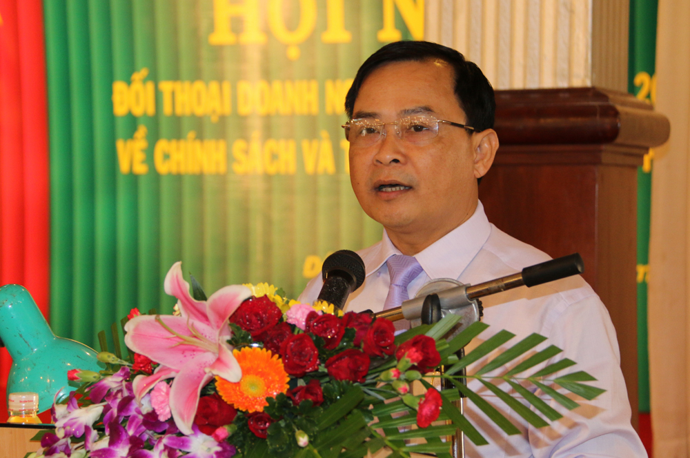 Phó Cục trưởng Cục Thuế tỉnh Bùi Văn Chuẩn trả lời các kiến nghị của DN