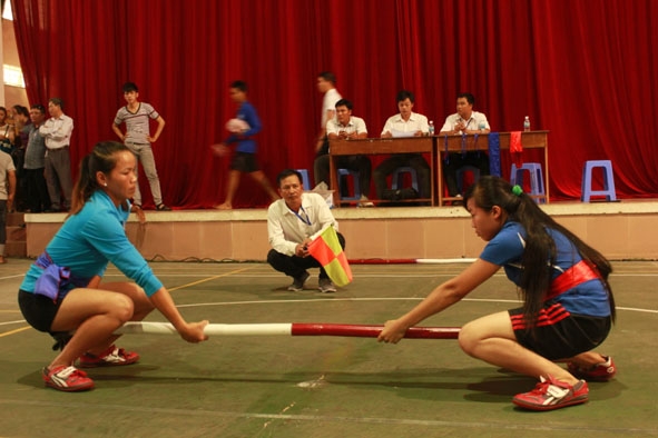 Đẩy gậy, một môn  thể thao truyền thống  có ưu thế của  thể thao Dak Lak