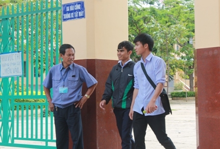 Nhiều TS tại điểm thi Buôn Ma Thuột đã ra khỏi phòng thi sớm 