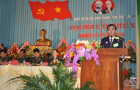 Phó Bí thư Thường trực Tỉnh ủy Êban Y Ph phát biểu chỉ đạo Đại hội.
