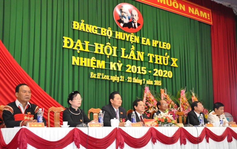 Đoàn Chủ tịch chủ trì đại hội