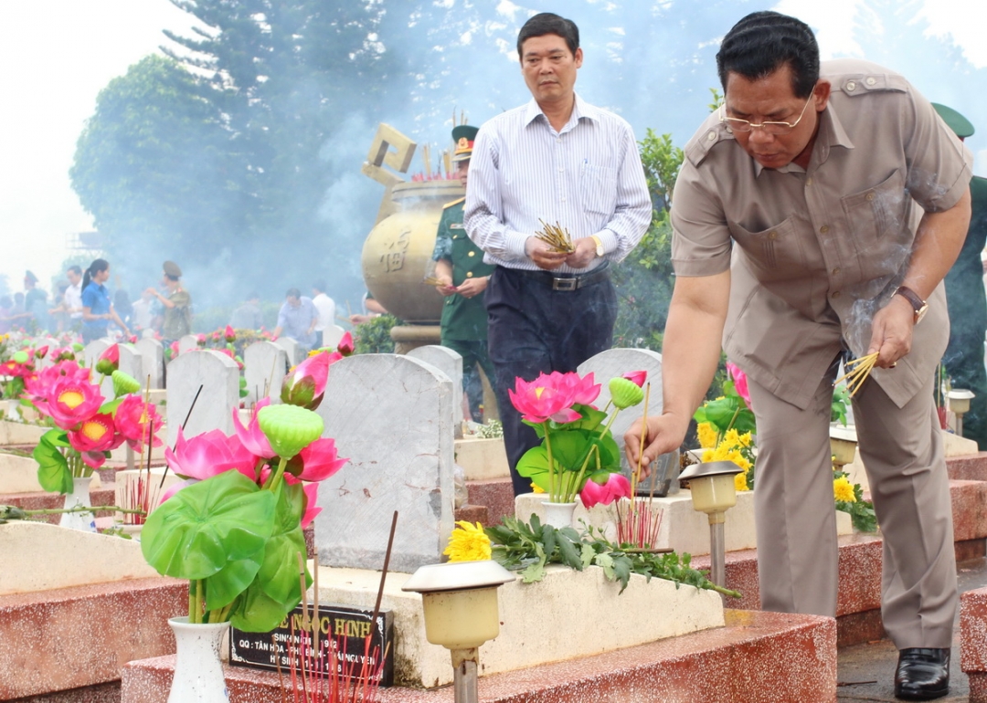 ... Uỷ viên Trung ương Đảng, Bí thư Tỉnh ủy Niê Thuật