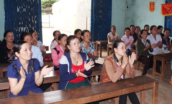 Các thành viên trong CLB “4 phẩm chất đạo đức” tham gia  sinh hoạt định kỳ.