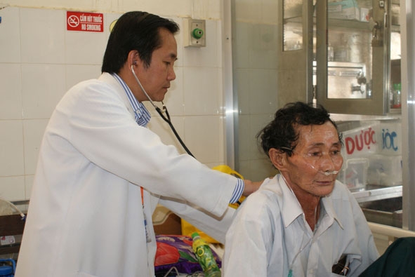 Biển báo: “Cấm hút thuốc” được đặt tại tất cả các khoa, phòng trong BVĐK tỉnh Đắk Lắk.