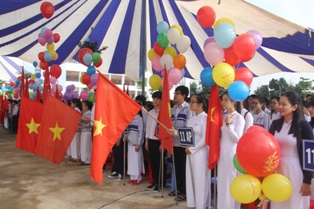 Các em học sinh tham dự Lễ khai giảng năm học 2015-2016.