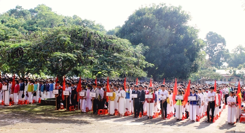 Học sinh Trường THPT Lắk trong lễ khai giảng