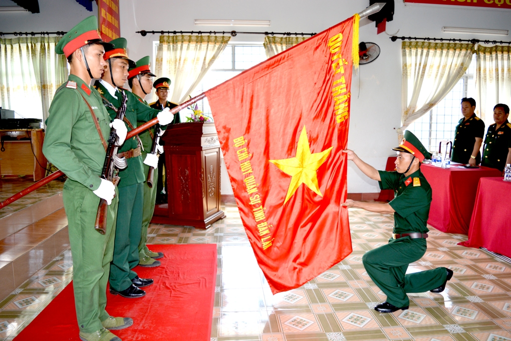 Đại diện học viên tuyên thệ trước Quân kỳ.