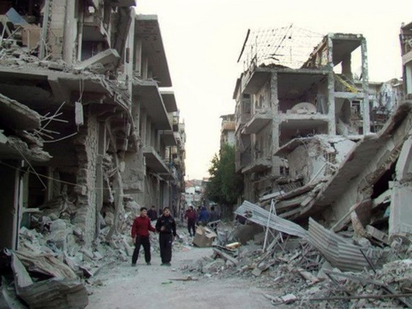 Cảnh hoang tàn sau những đợt không kích vào Syria. (Nguồn: AP)