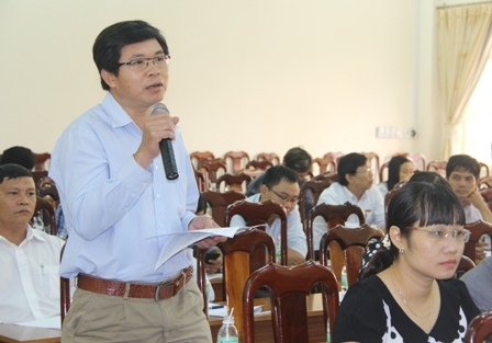 Đại diện Báo Nhân dân nêu câu hỏi tại 