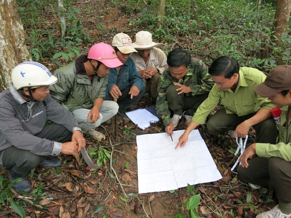 Lực lượng kiểm lâm Vườn  Quốc gia Chư  Yang Sin bàn  kế hoạch tuần tra rừng. 