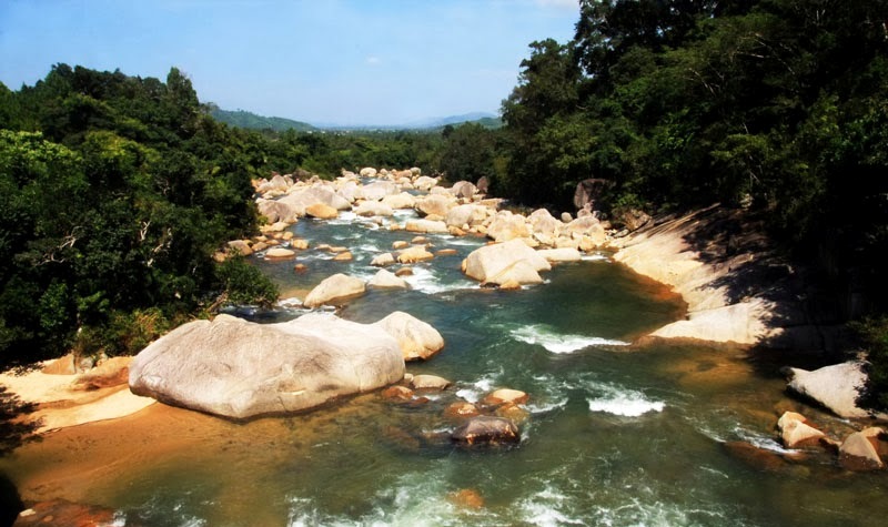 Một đoạn sông Sêrêpôk chảy qua Buôn Đôn đã cạn kiệt nước do Thủy điện Sêrêpôk 4 và Sêrêpôk 4A ngăn dòng. 