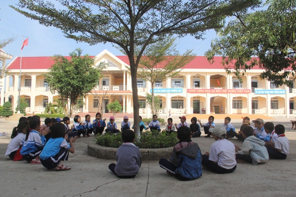 Học sinh Trường Tiểu học Bùi Thị Xuân  (TP. Buôn Ma Thuột) tham gia sinh hoạt ngoại khóa. Ảnh: Nguyên Hoa