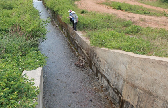 Công trình thủy lợi hồ chứa Ta Lông, xã Đắk Phơi (huyện Lắk)  mới kiên cố hóa được 300 mét kênh mương.