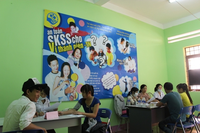 Tư vấn sức khỏe sinh sản vị thành niên ở Trường Cao đẳng Nghề  thanh niên dân tộc Tây Nguyên.