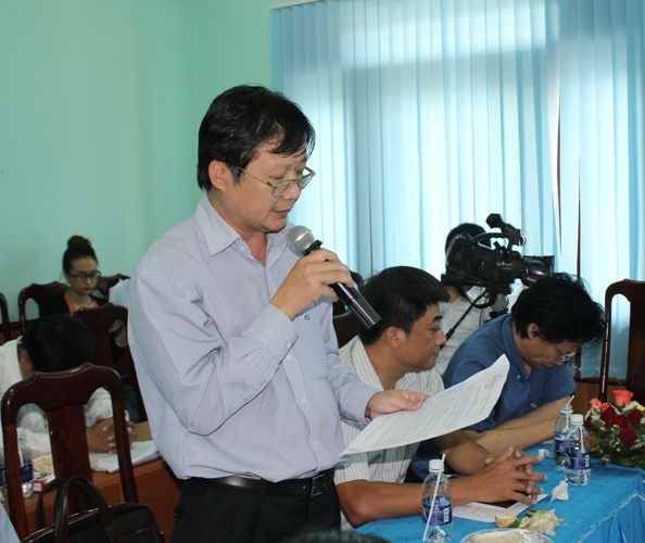 Một đại biểu tham gia đóng góp ý kiến thảo luận tại buổi làm việc