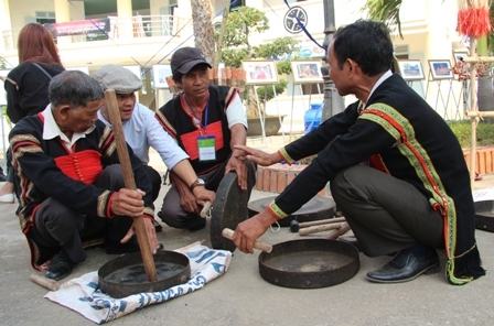 Cồng...