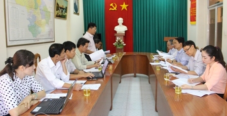 Các đại biểu dự họp.