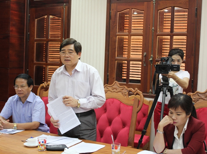 Phó trưởng đoàn đại biểu Quốc hội tỉnh Y Khút Niê tham gia đóng góp ý kiến