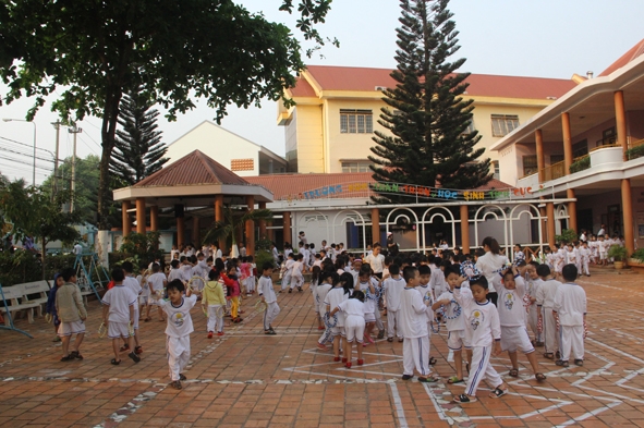 Giờ ra chơi của các bé Trường Mầm non tư thục Họa Mi (TP. Buôn Ma Thuột). 