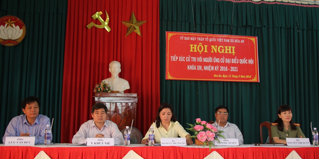 Các ứng cử viên đại biểu Quốc hội khóa XIV (nhiệm kỳ 2016-2021) thuộc đơn vị bầu cử số 2  tại buổi tiếp xúc