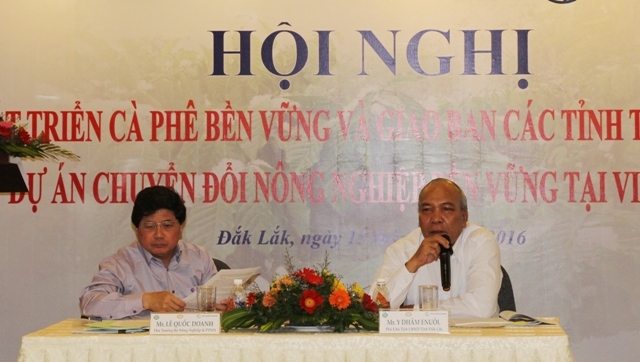 Các đại biểu chủ trì Hội nghị