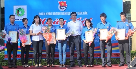 Các thanh niên công nhân điển hình năm 2016 được tuyên dương tại Ngày hội