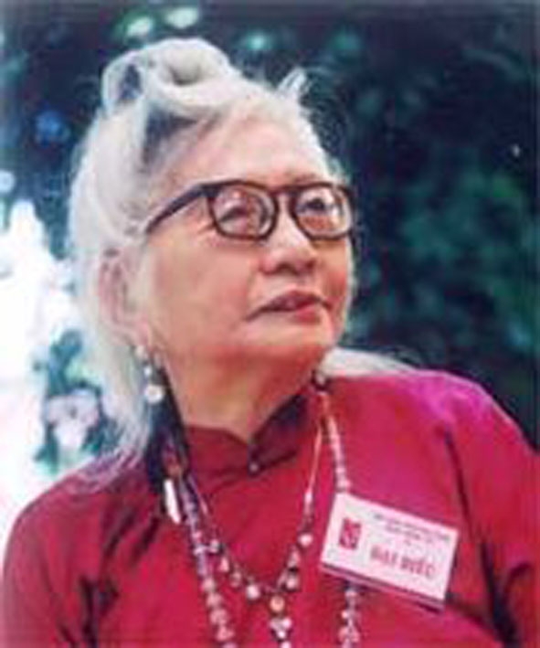 Nữ sĩ Ngân Giang